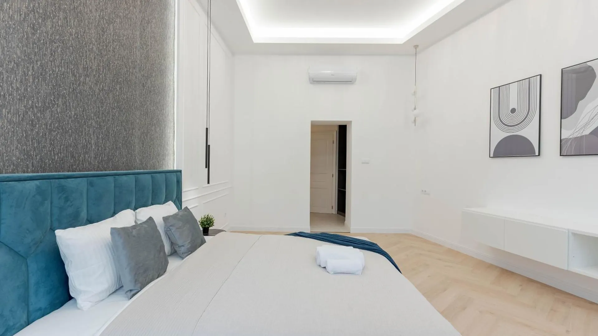 High-End Grand Elizabeth Residence Next To The New York Cafe Budapest