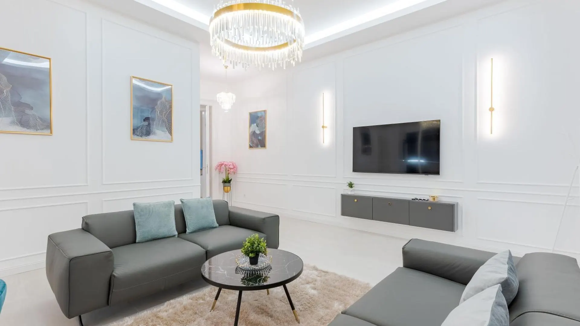 High-End Grand Elizabeth Residence Next To The New York Cafe Budapest 0*,