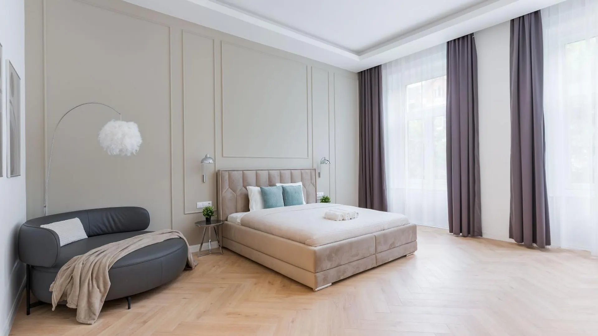 High-End Grand Elizabeth Residence Next To The New York Cafe Budapest